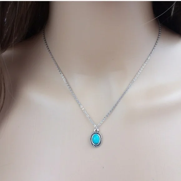 🌟NWT🌟 Turquoise Charm Silver Tone Chain Necklace - Picture 2 of 2